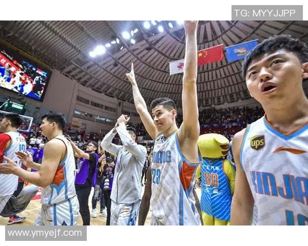 广东与新疆总决赛现场激情四溢球迷热情助阵巅峰对决